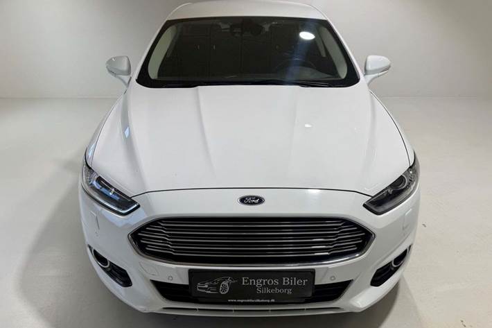 Hvid Ford Mondeo fra 2018