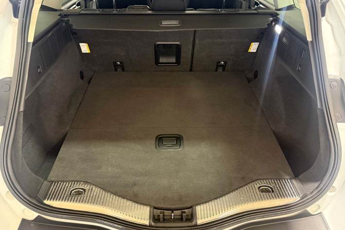 Hvid Ford Mondeo fra 2018