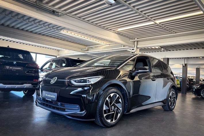 Sort VW ID.3 fra 2025 set udefra