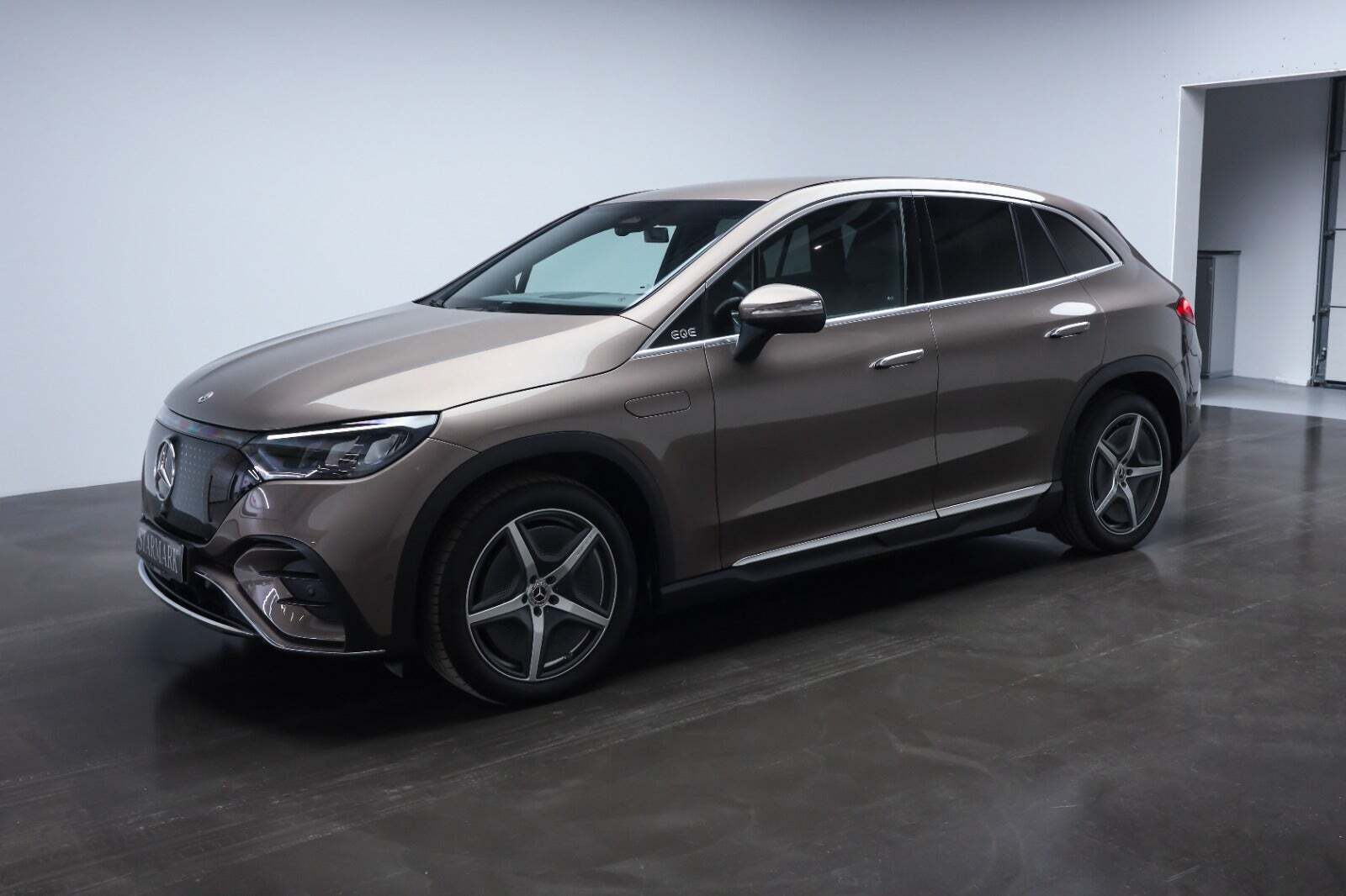 Brun Mercedes EQE350 SUV fra 2024