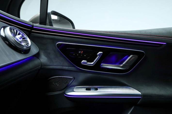 Brun Mercedes EQE350 SUV fra 2024