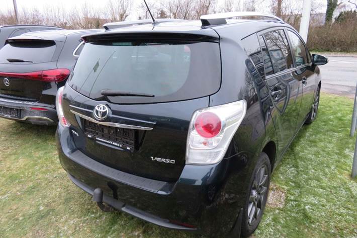 Grå Toyota Verso fra 2015