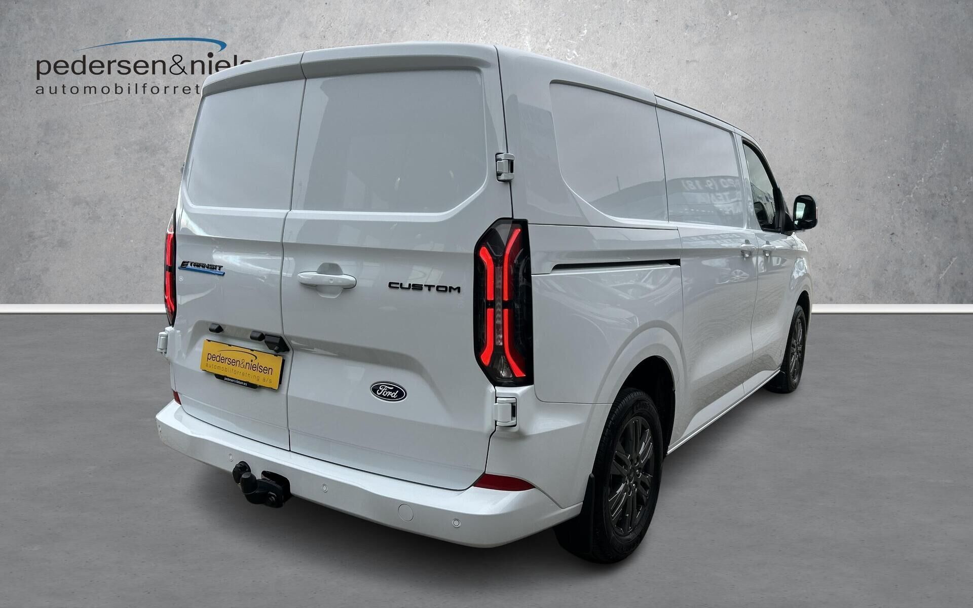 Ford E-Transit Custom 320 L1H1 EL Limited 218HK Van Aut.