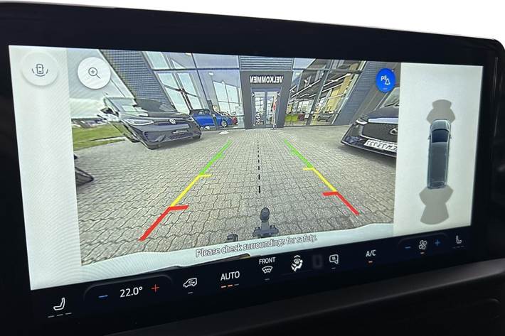 Hvid Ford E-Transit Custom fra 2025 set indefra