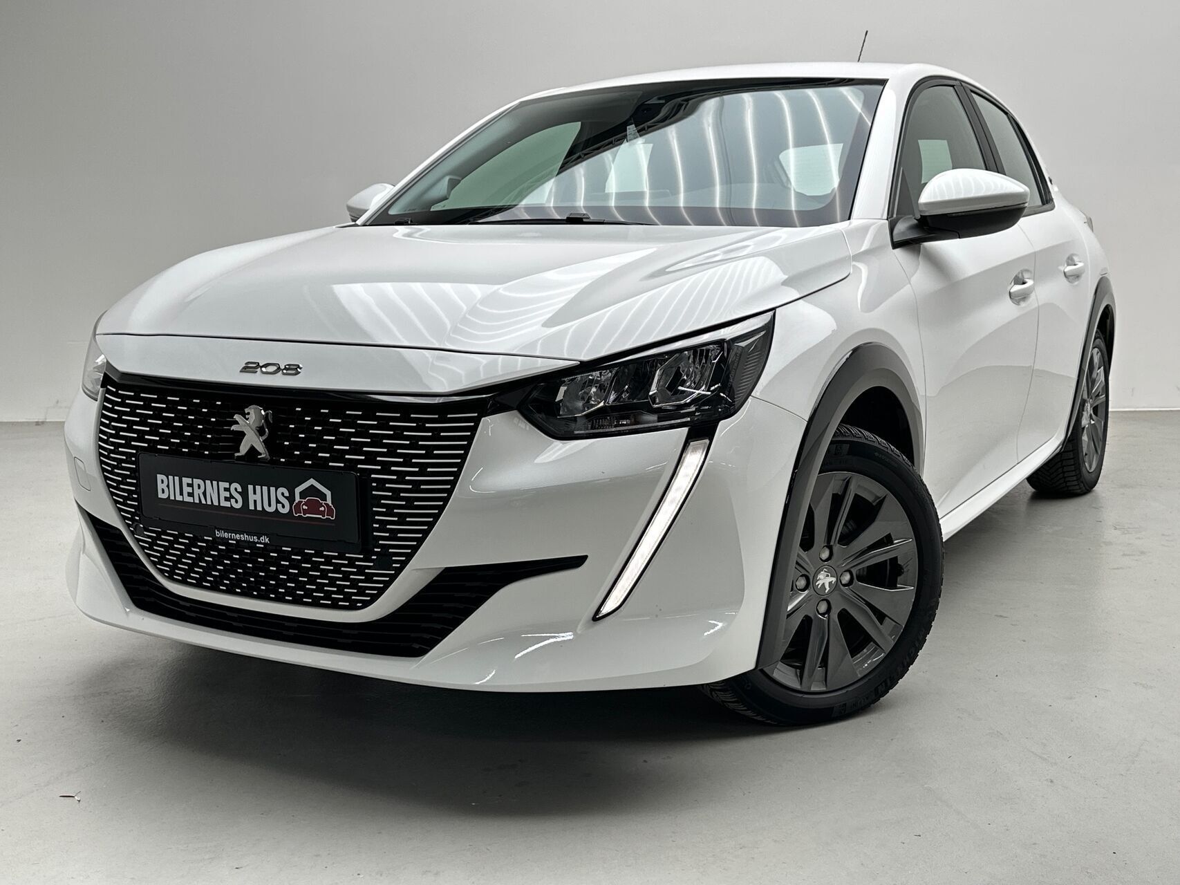 Hvid Peugeot e-208 fra 2022