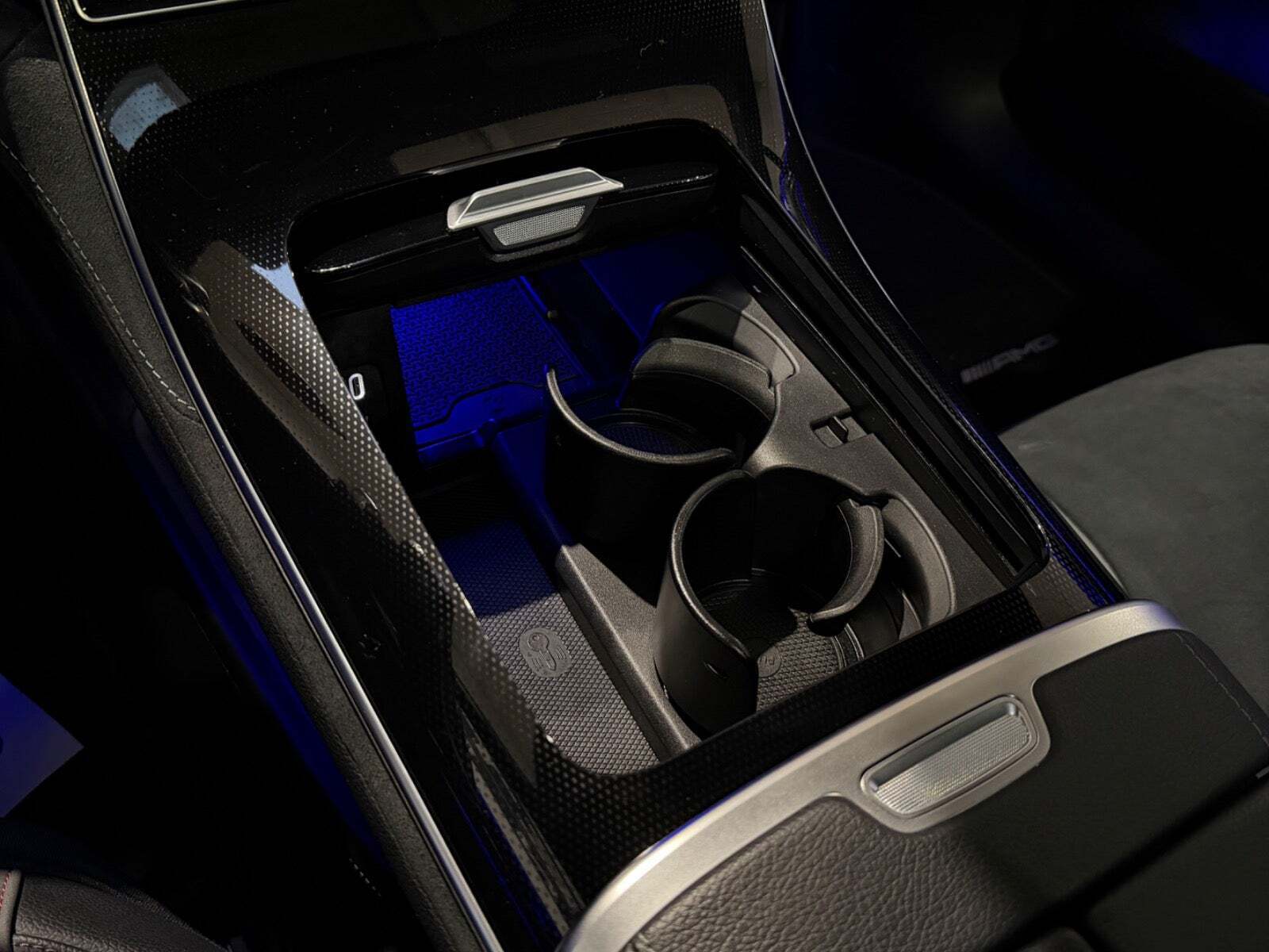 Grå Mercedes EQE350+ fra 2023