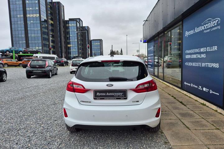 Hvid Ford Fiesta fra 2021