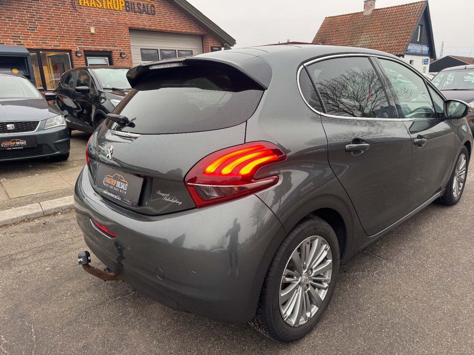 Peugeot 208 1,6 BlueHDi 100 Allure Sky