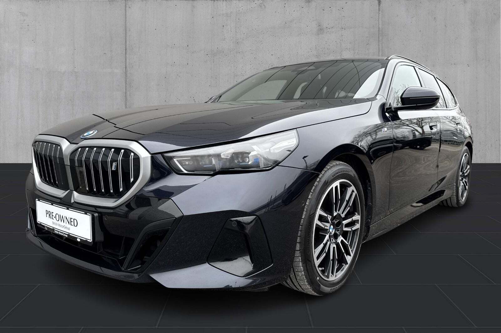 Blå BMW i5 fra 2025