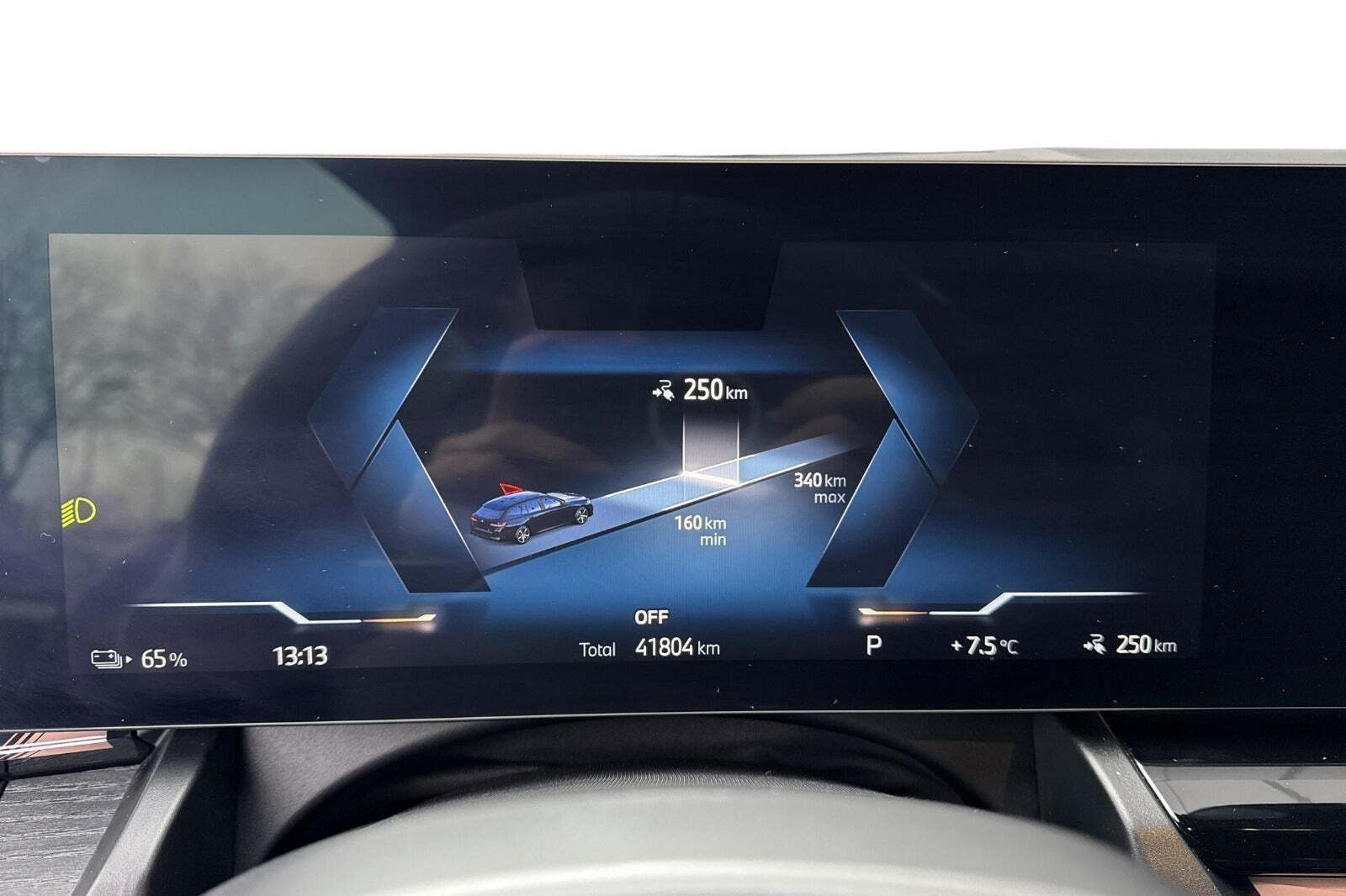 Blå BMW i5 fra 2025