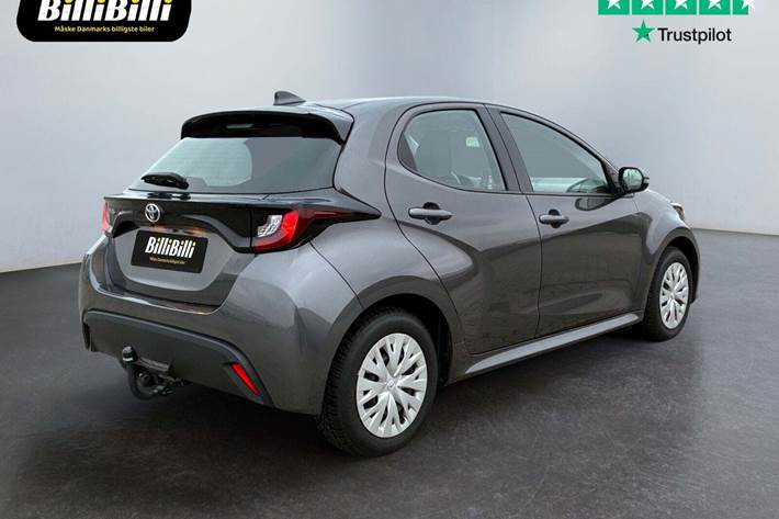Grå Toyota Yaris fra 2021