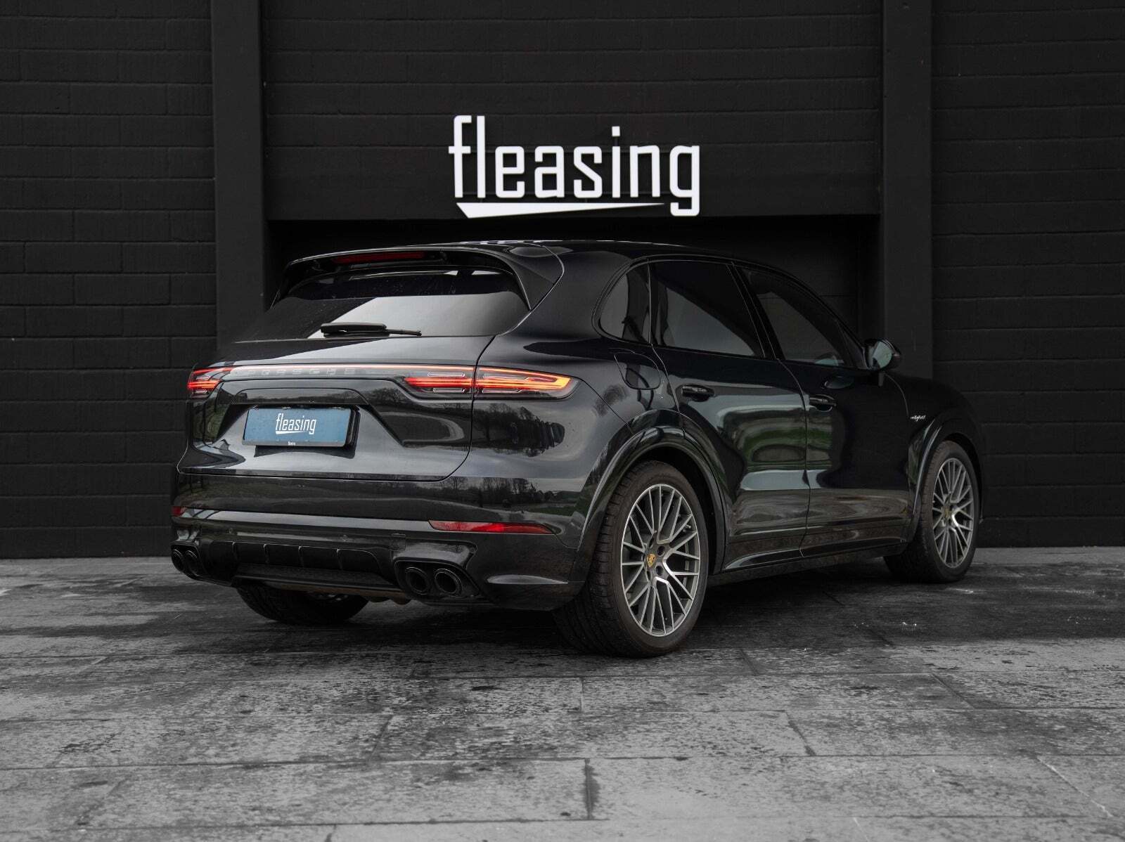 Sort Porsche Cayenne fra 2021