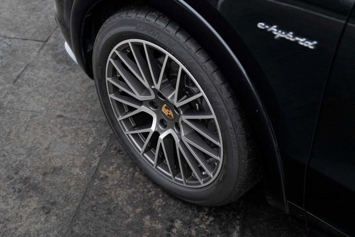 Sort Porsche Cayenne fra 2021