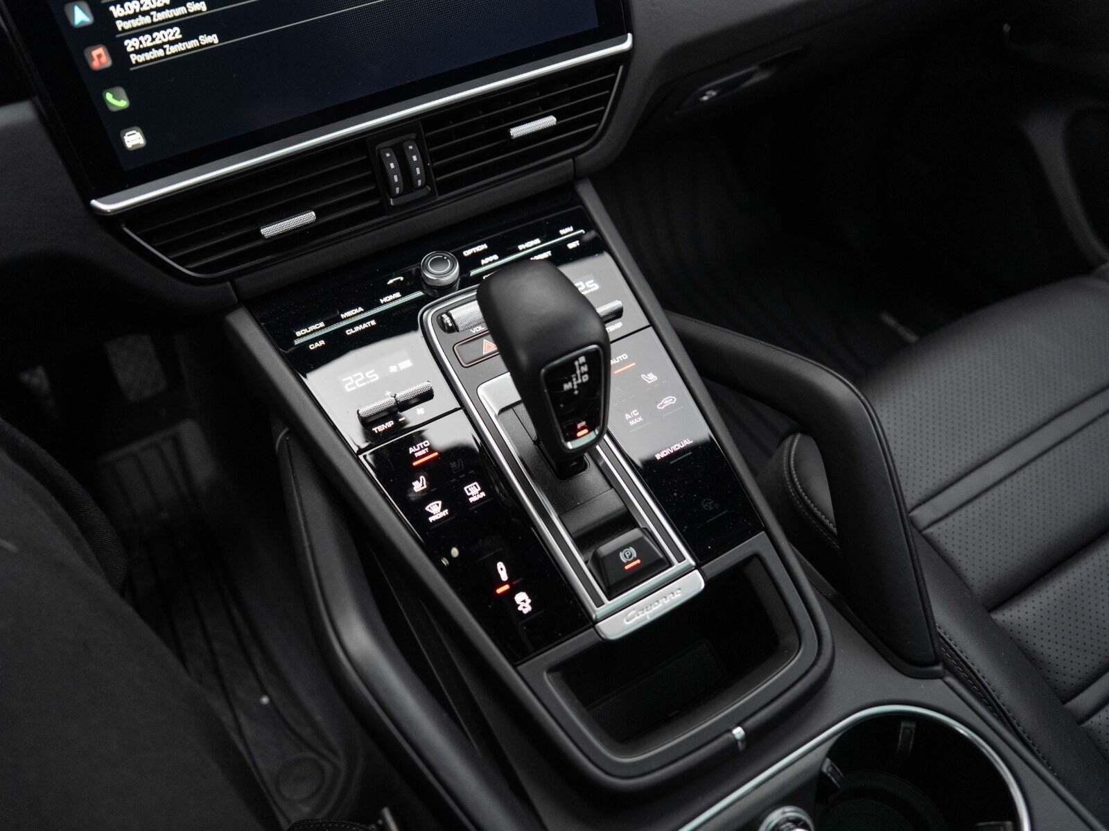 Sort Porsche Cayenne fra 2021