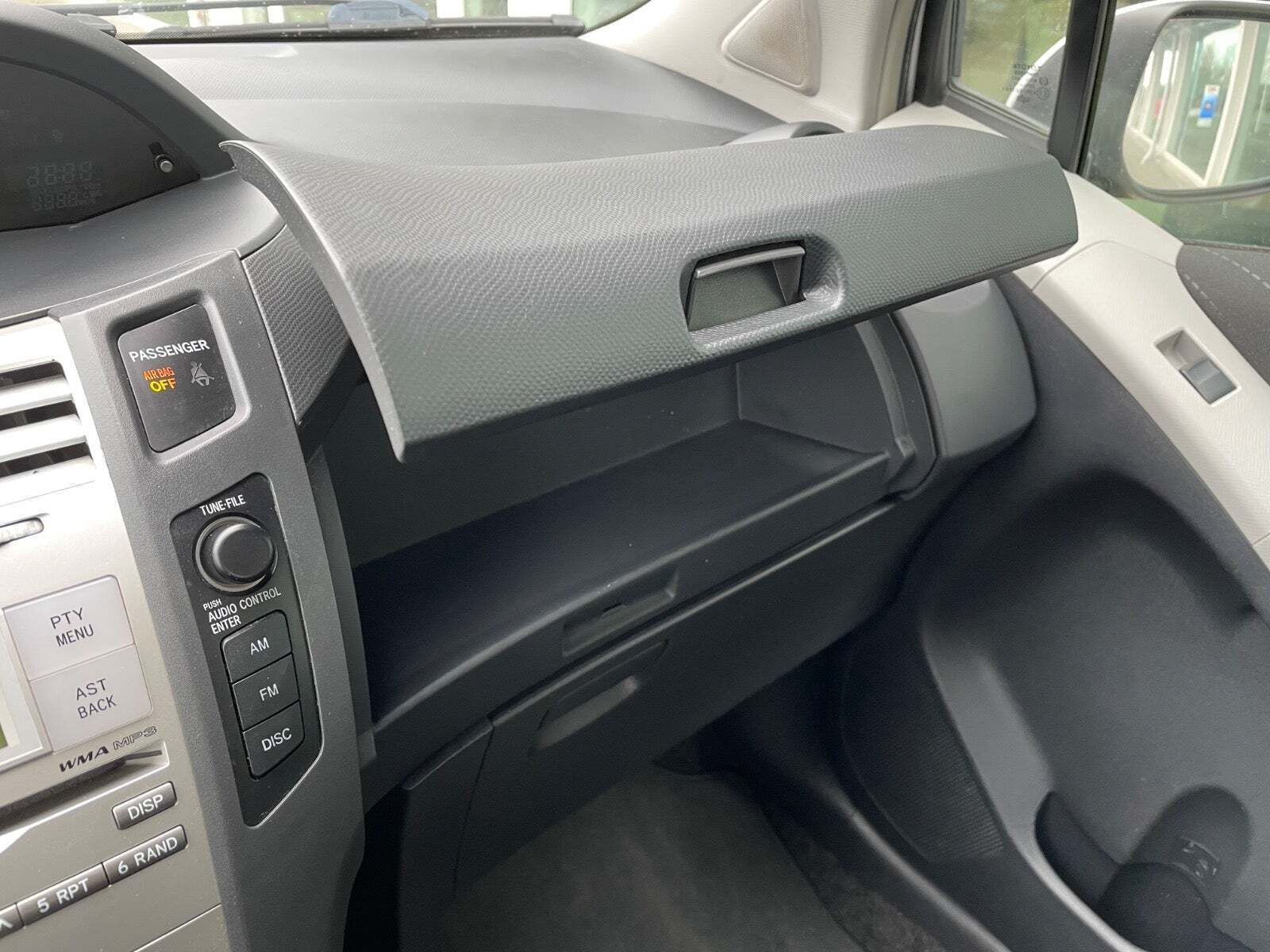 Sølv Toyota Yaris fra 2006