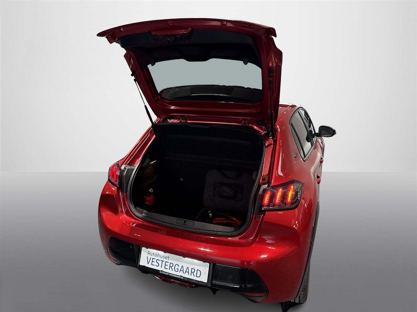 Rød Peugeot e-208 fra 2023