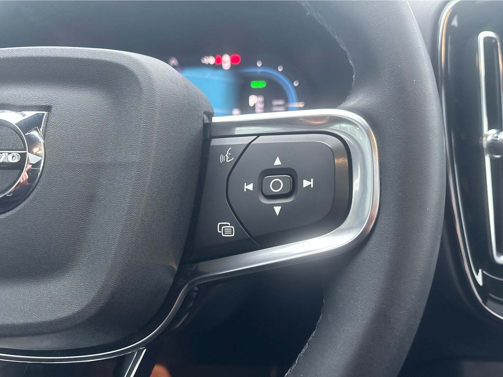 Sort Volvo XC40 fra 2022