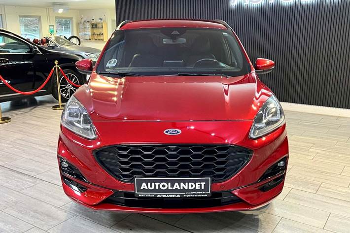 Rød Ford Kuga fra 2021