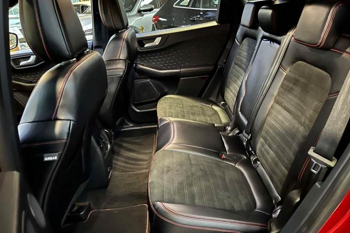 Rød Ford Kuga fra 2021