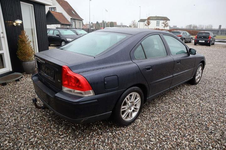 Blå Volvo S60 fra 2007