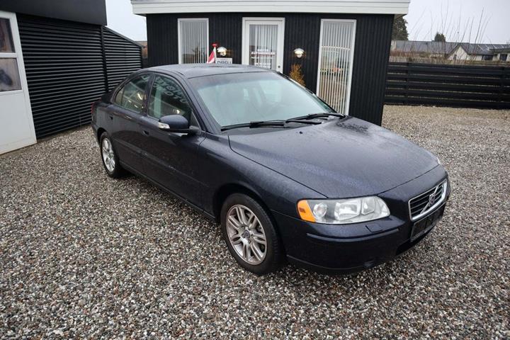 Blå Volvo S60 fra 2007
