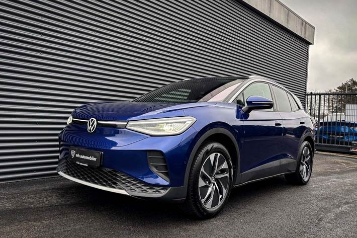 Blå VW ID.4 fra 2025 set udefra