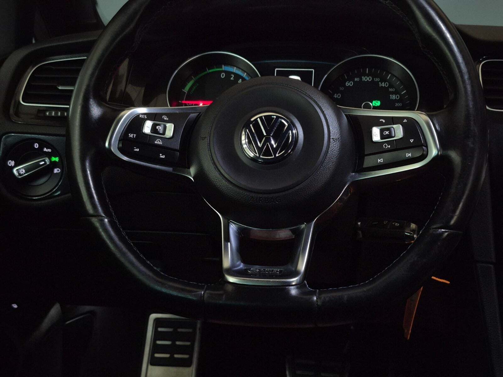 Hvid VW Golf VII fra 2015