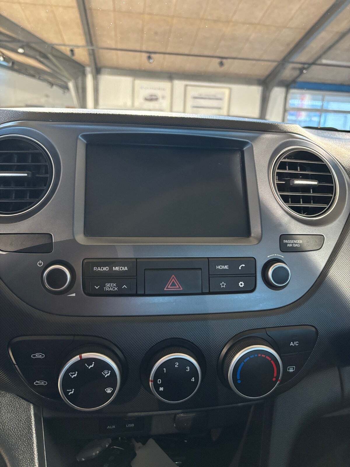 Blå Hyundai i10 fra 2020