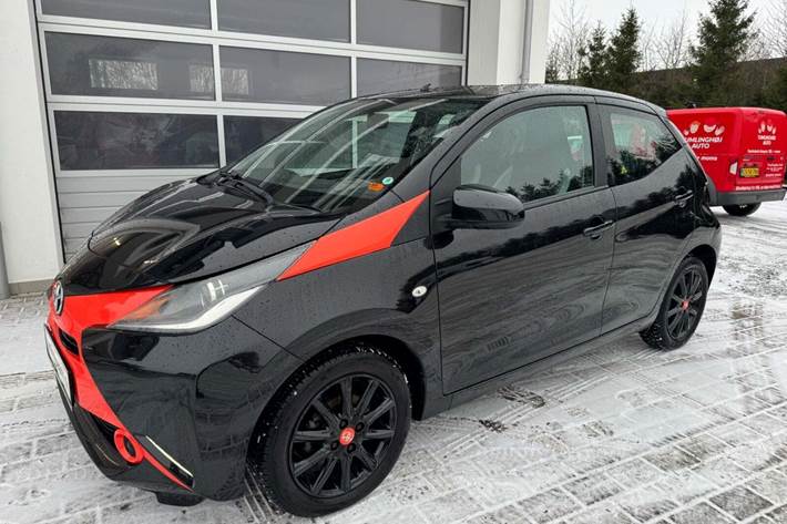 Sort Toyota Aygo fra 2017