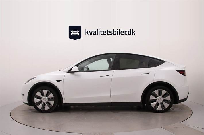 Hvid Tesla Model Y fra 2022