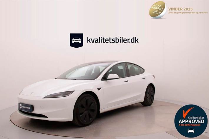 Hvid Tesla Model 3 fra 2023