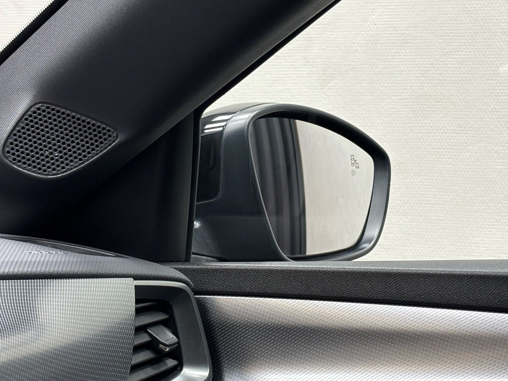 Sort Opel Mokka-e fra 2024