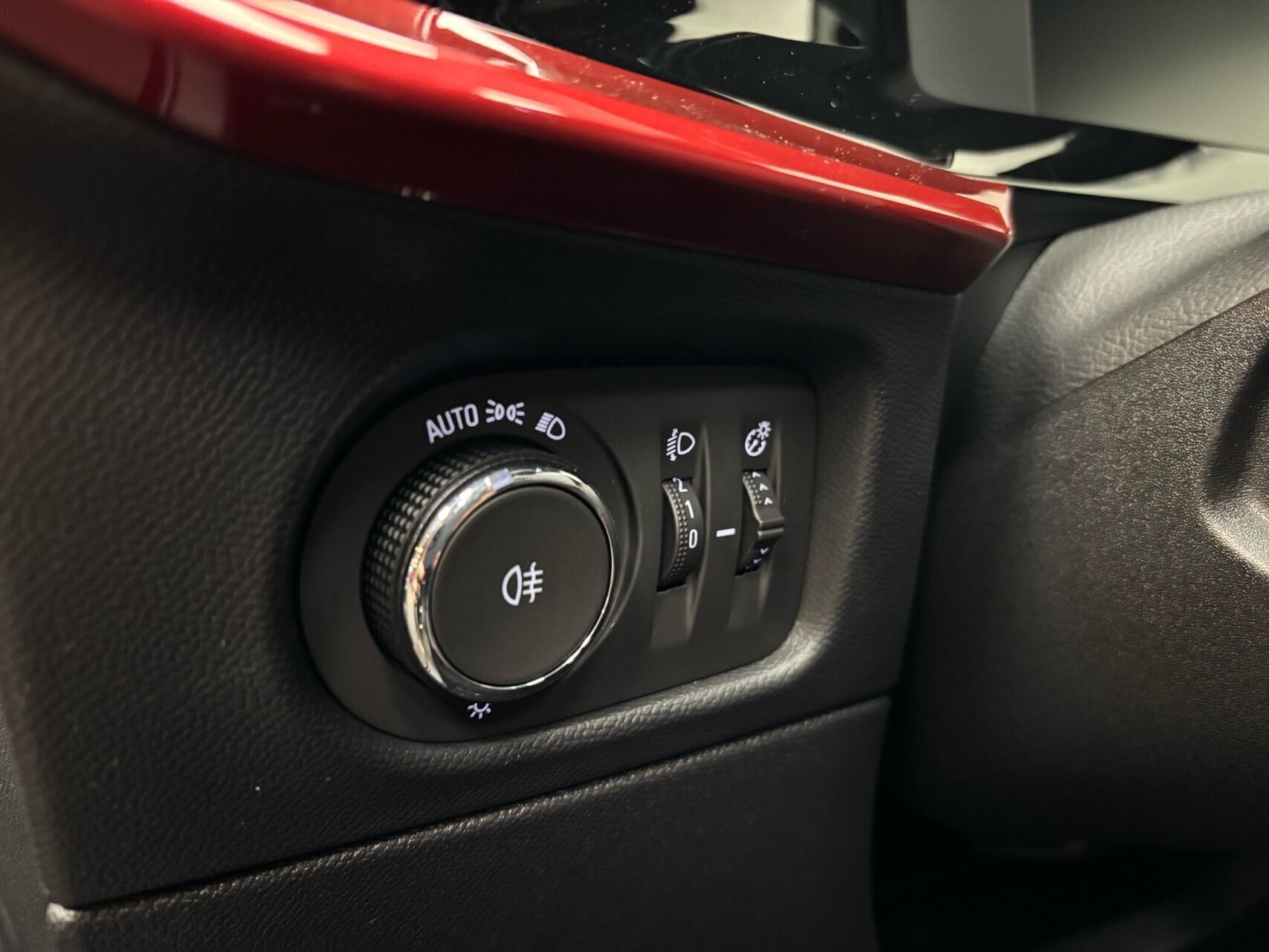 Sort Opel Mokka-e fra 2023