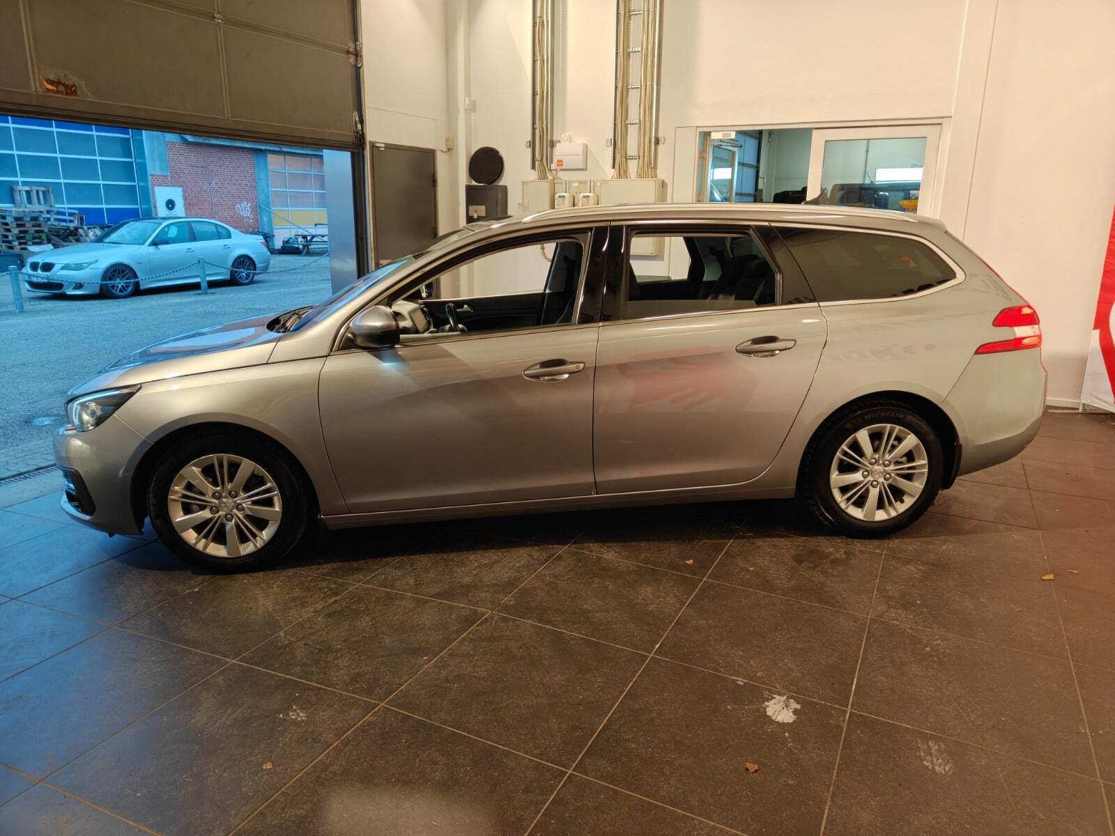 Peugeot 308 1,5 BlueHDi 130 Allure Sky SW