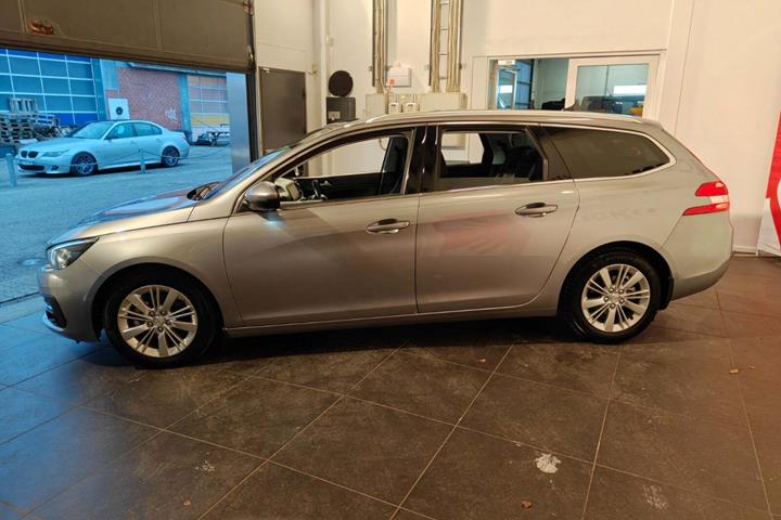 Sølv Peugeot 308 fra 2020