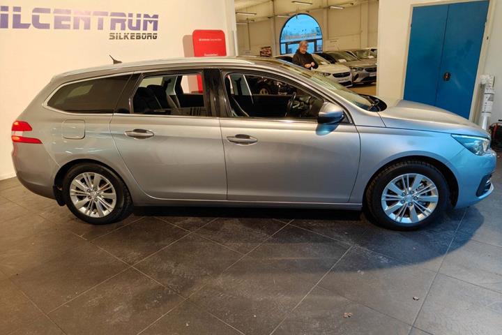 Sølv Peugeot 308 fra 2020