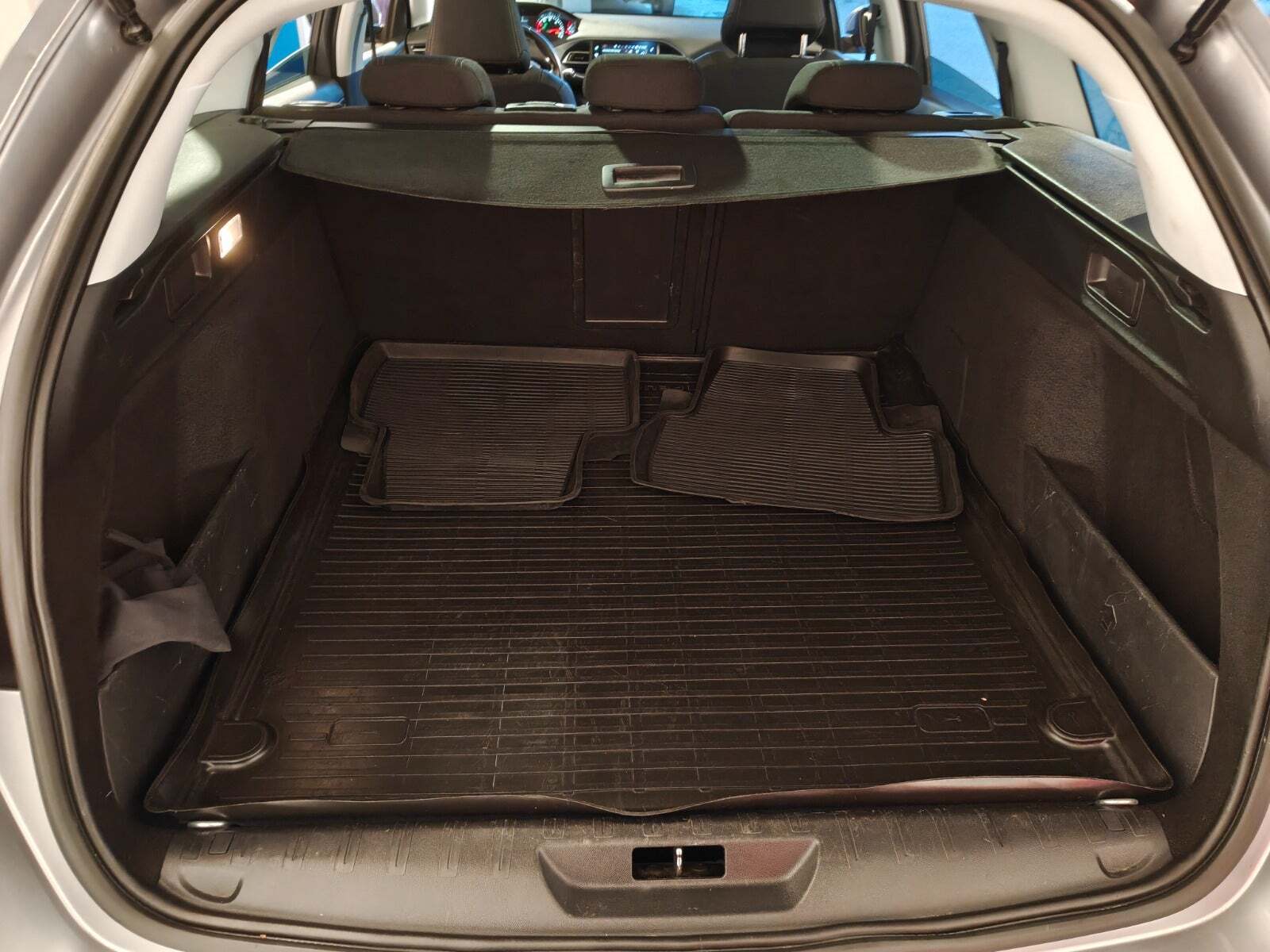Sølv Peugeot 308 fra 2020