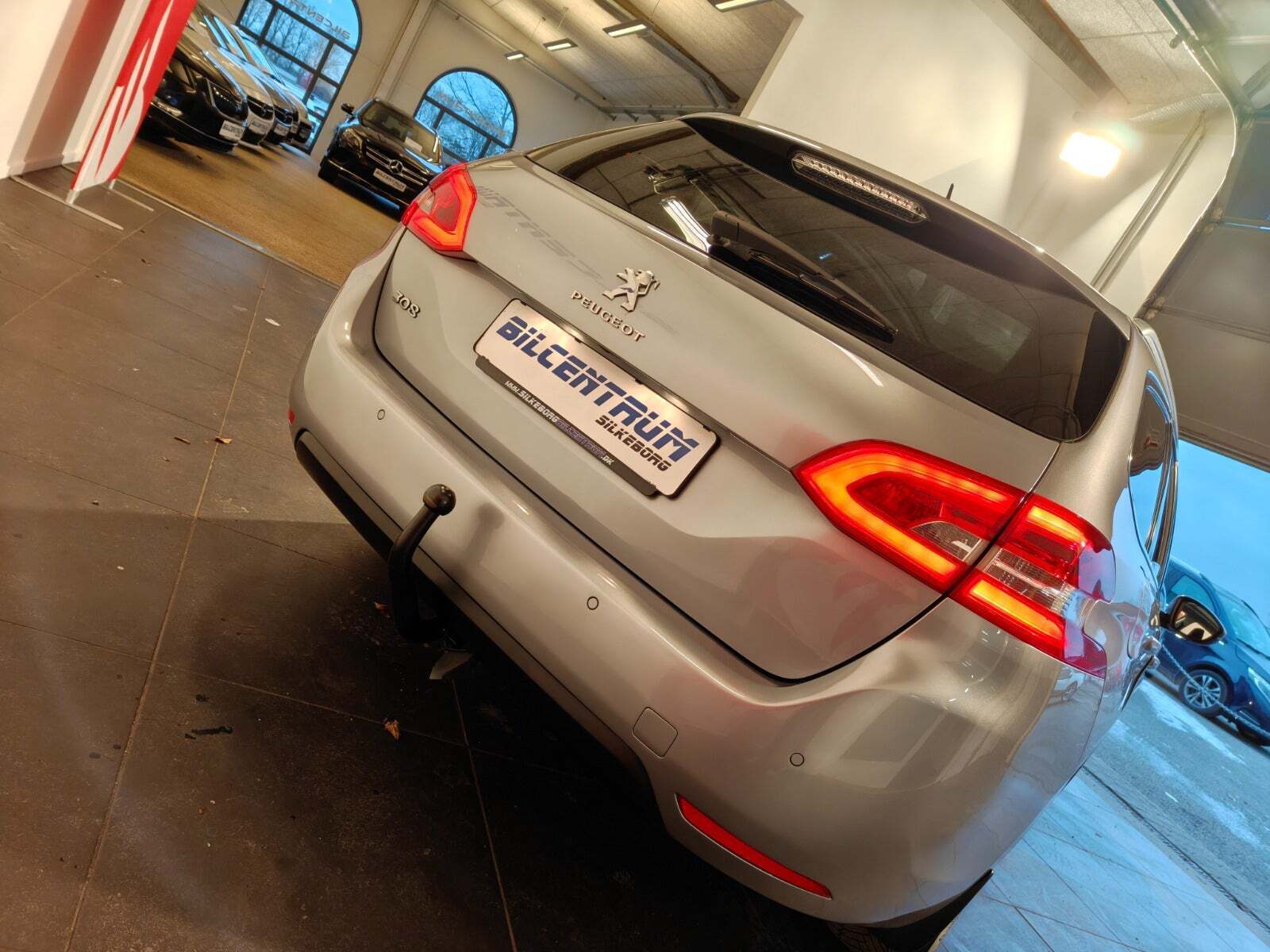 Sølv Peugeot 308 fra 2020