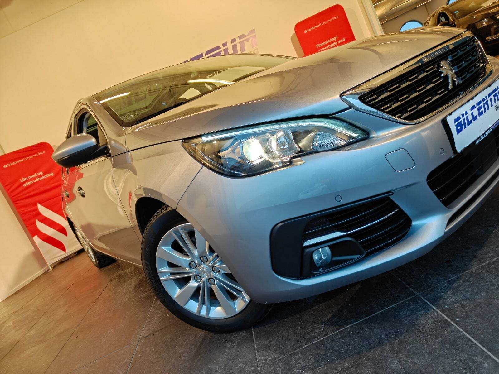 Sølv Peugeot 308 fra 2020