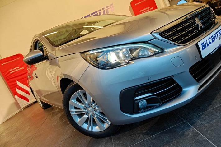 Sølv Peugeot 308 fra 2020