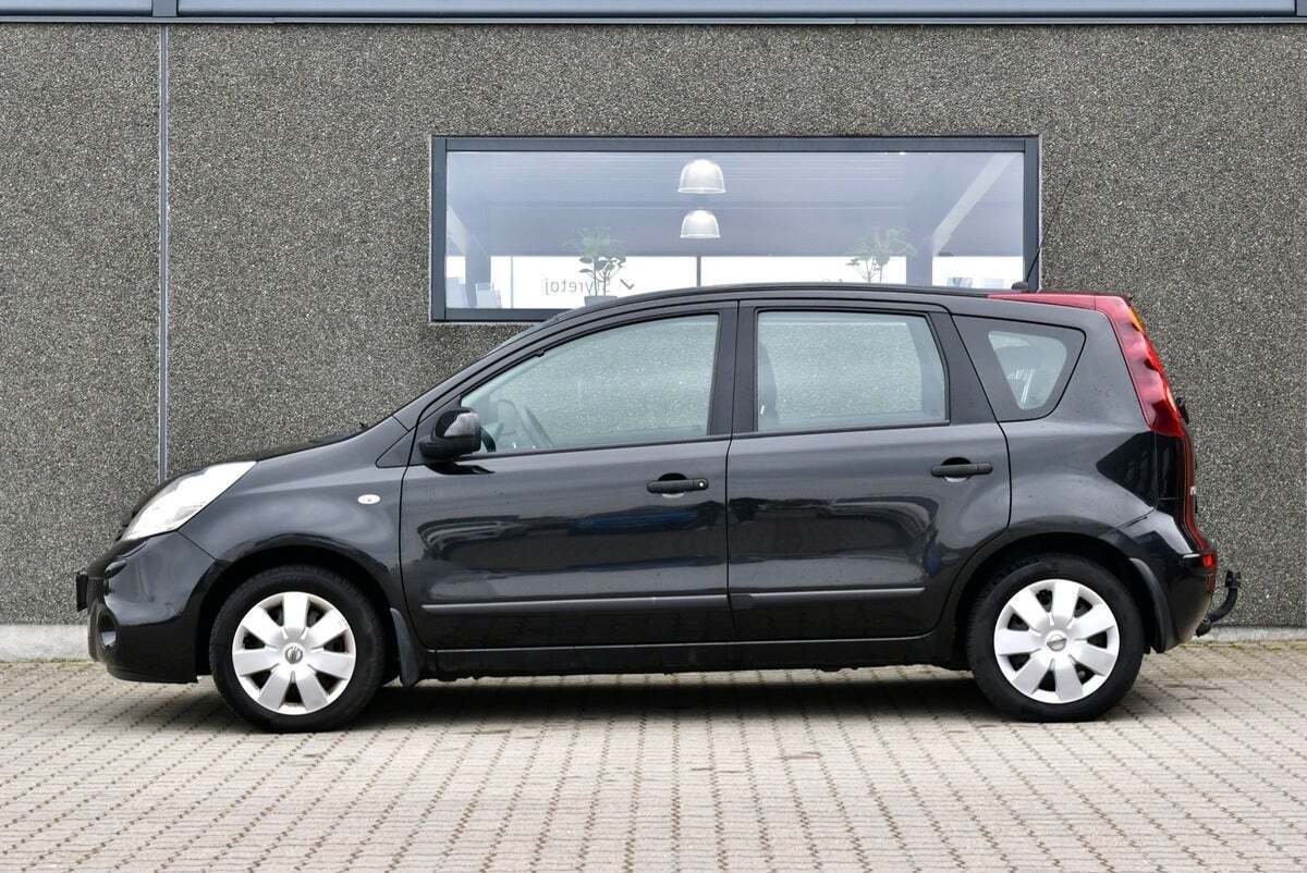 Sort Nissan Note fra 2011