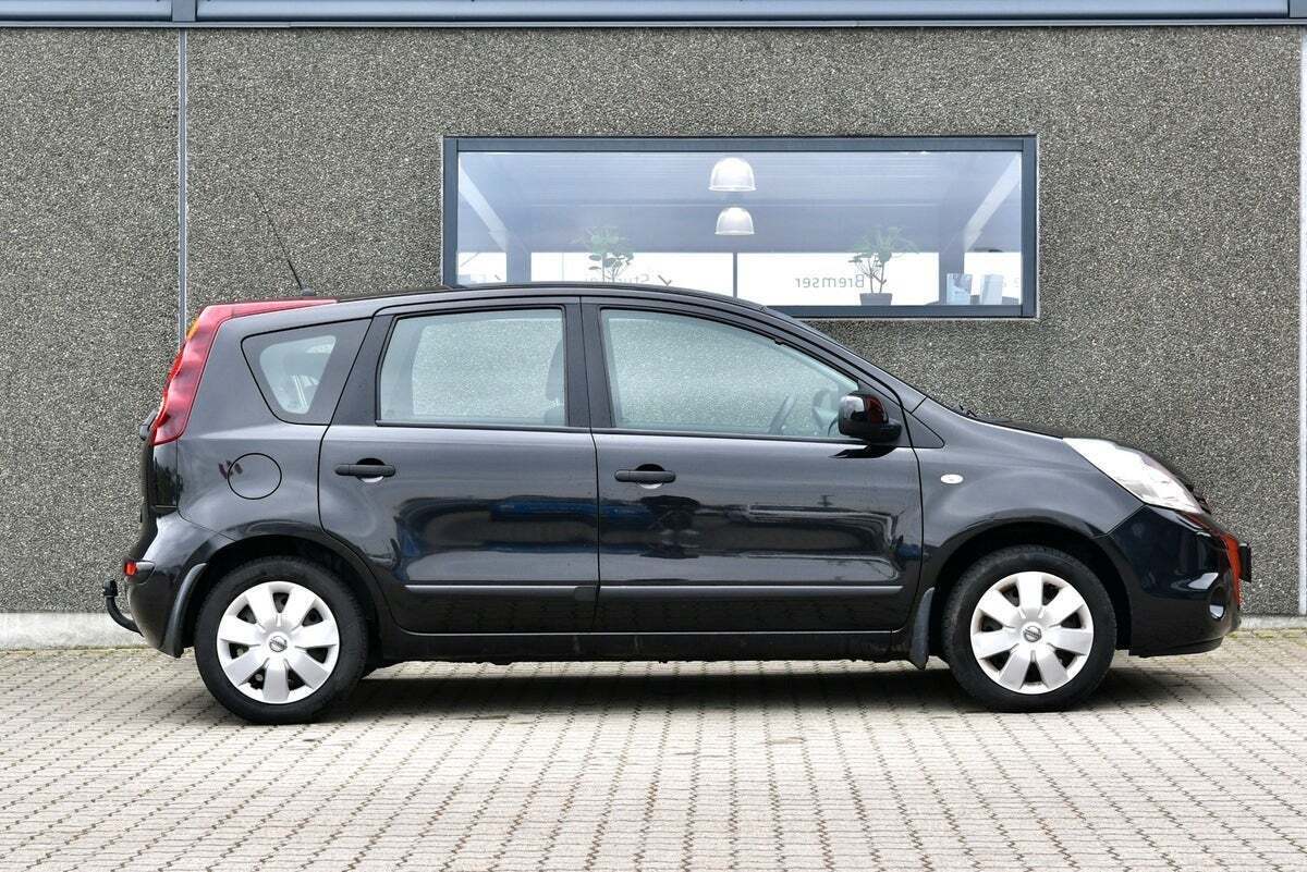 Sort Nissan Note fra 2011