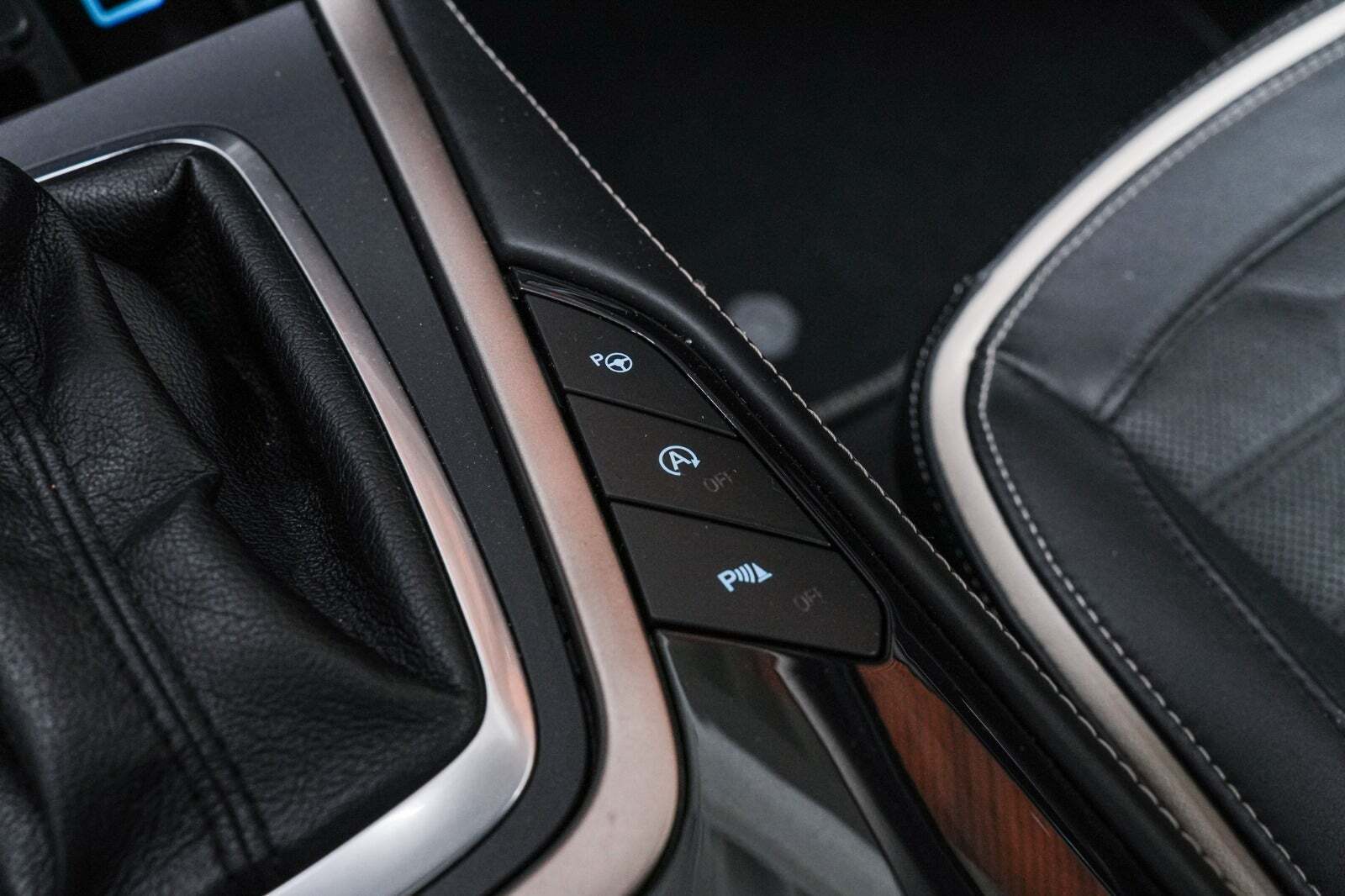 Grå Ford S-MAX fra 2018