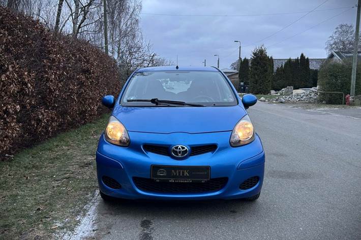 Blå Toyota Aygo fra 2011