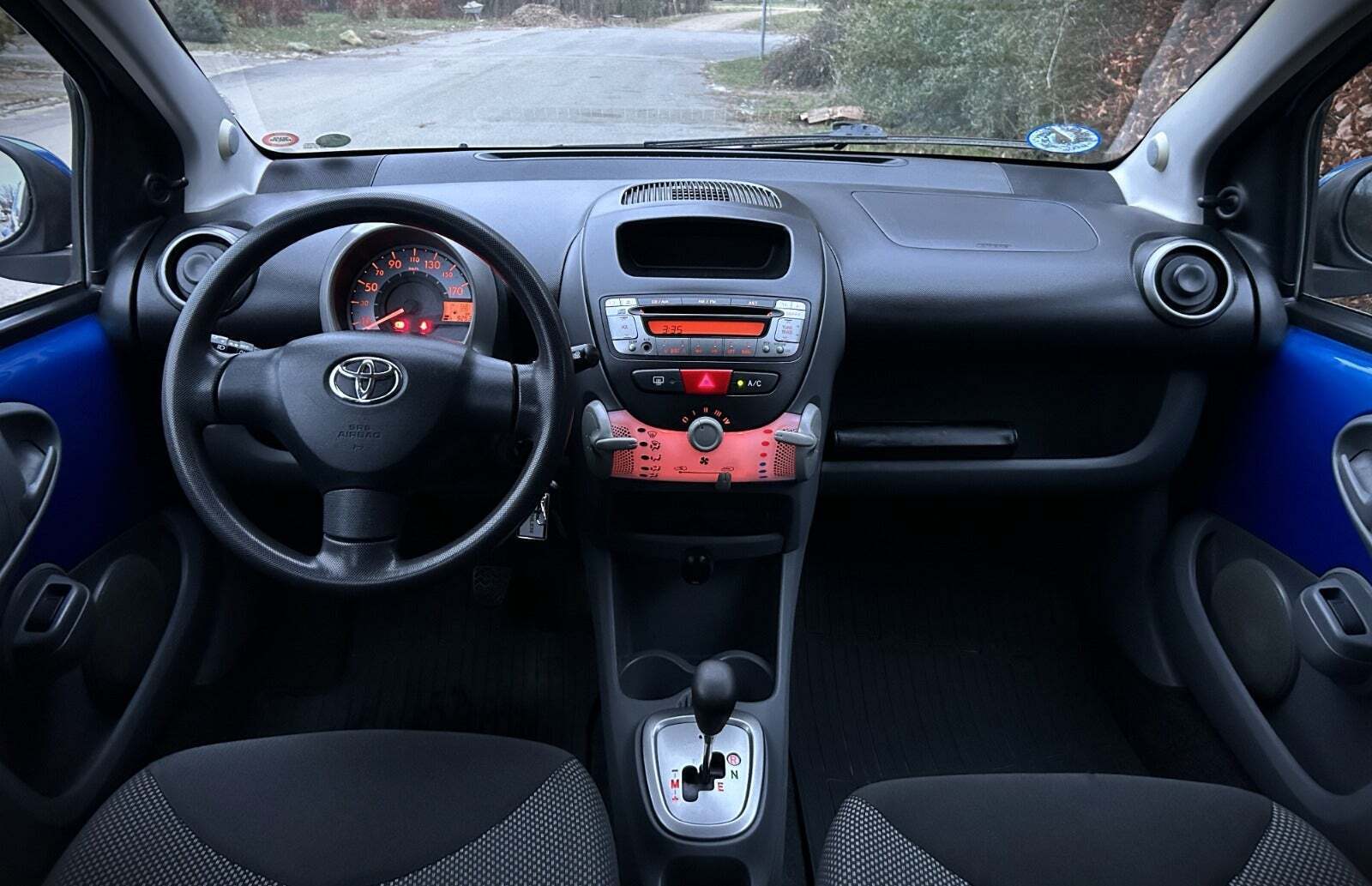 Blå Toyota Aygo fra 2011