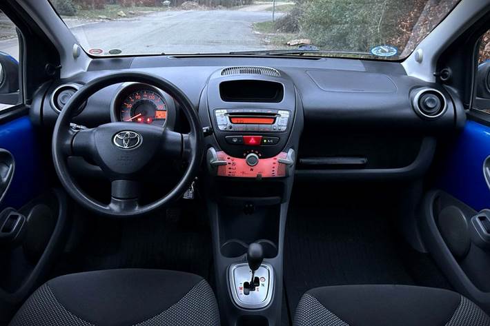 Blå Toyota Aygo fra 2011