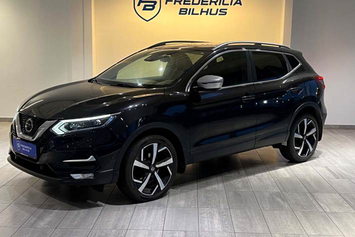 Sort Nissan Qashqai fra 2018 set udefra