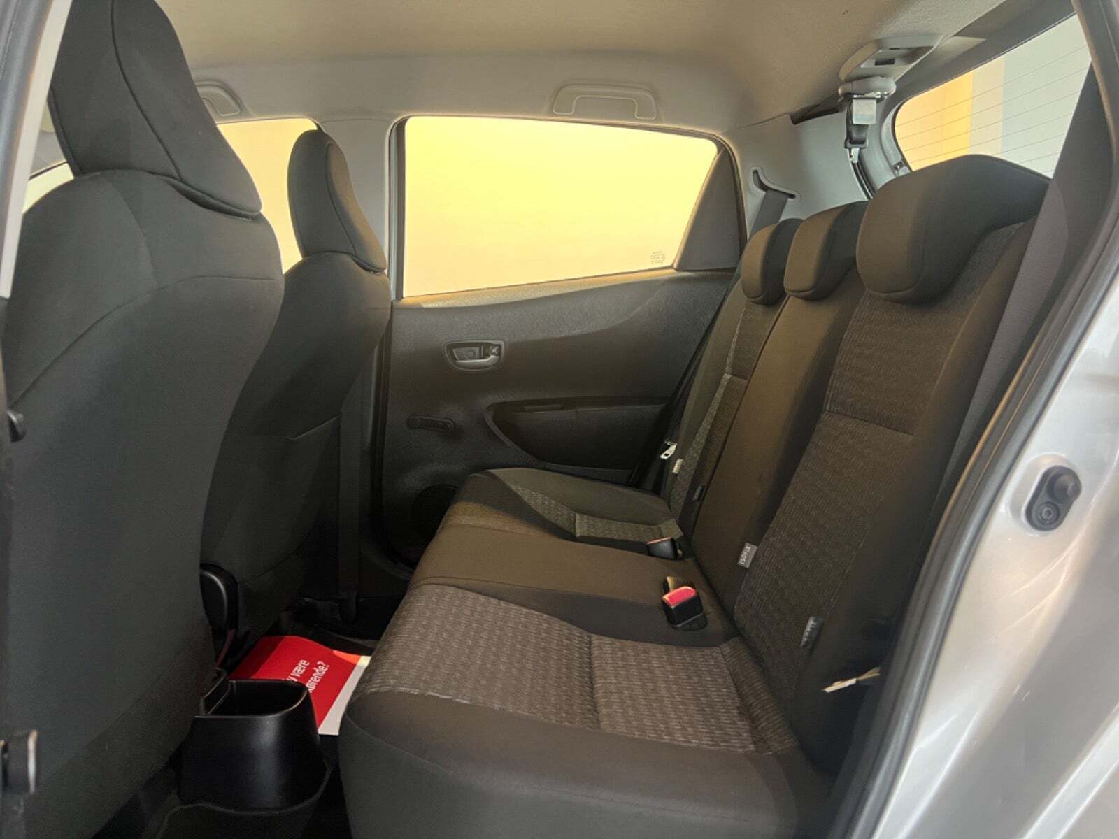 Sølv Toyota Yaris fra 2011