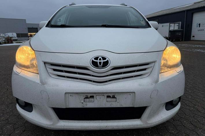 undefined Toyota Sportsvan fra 2011