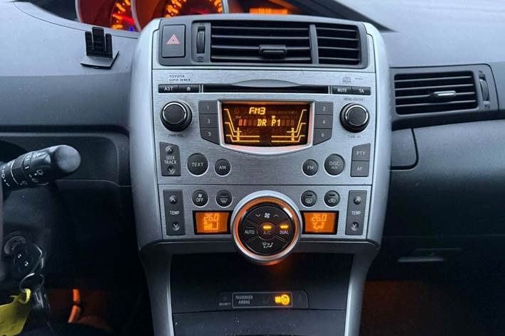 undefined Toyota Sportsvan fra 2011